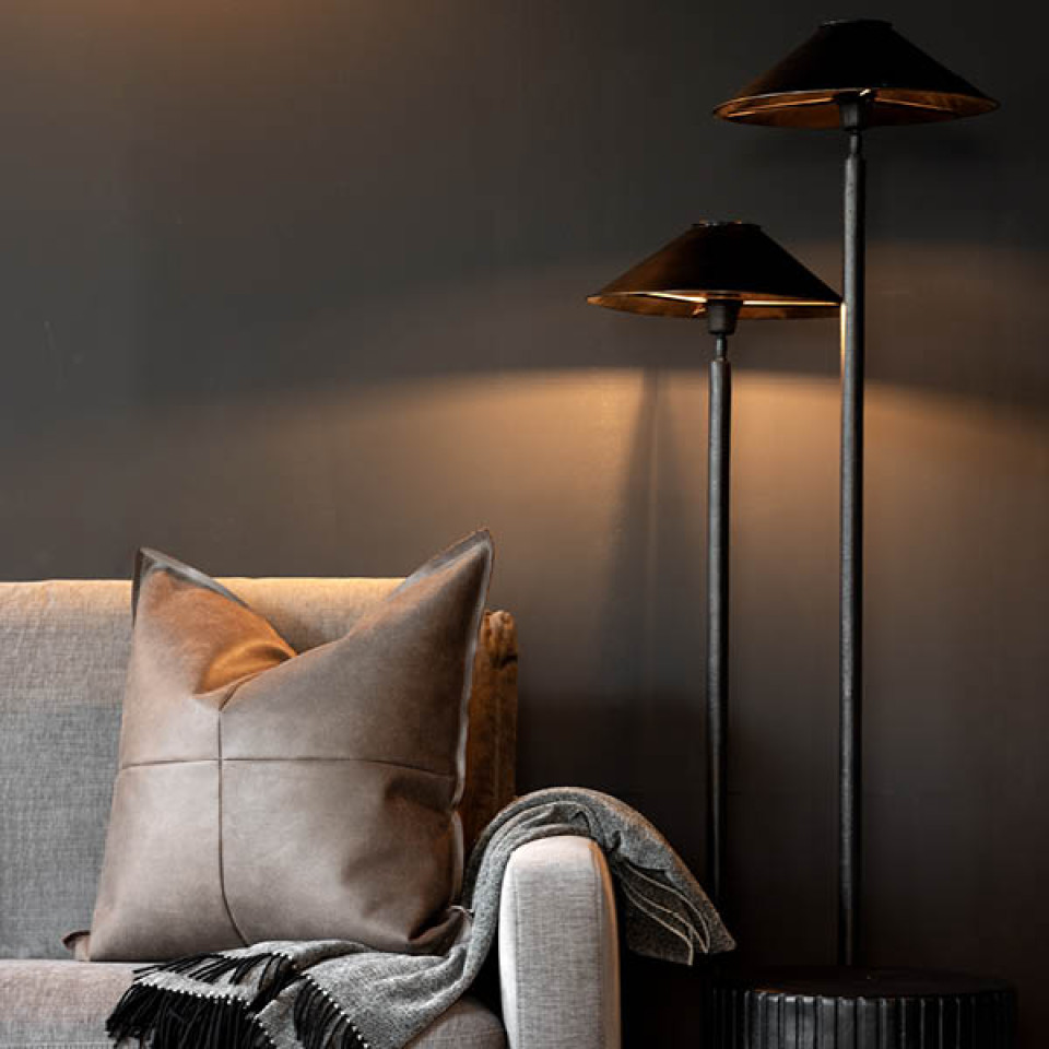 Twin golvlampa svart 142 cm