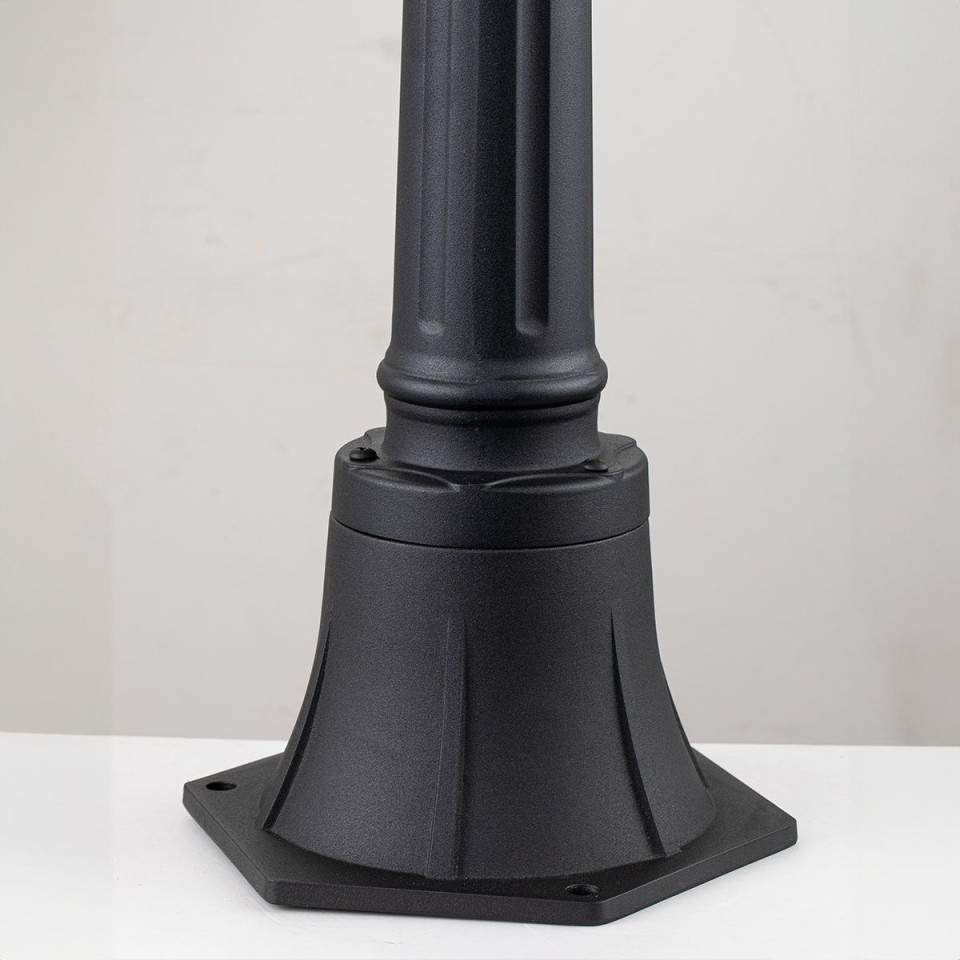 Bayview 1-ljus medium utomhuspelare ljus svart/klar 104.1 cm IP44