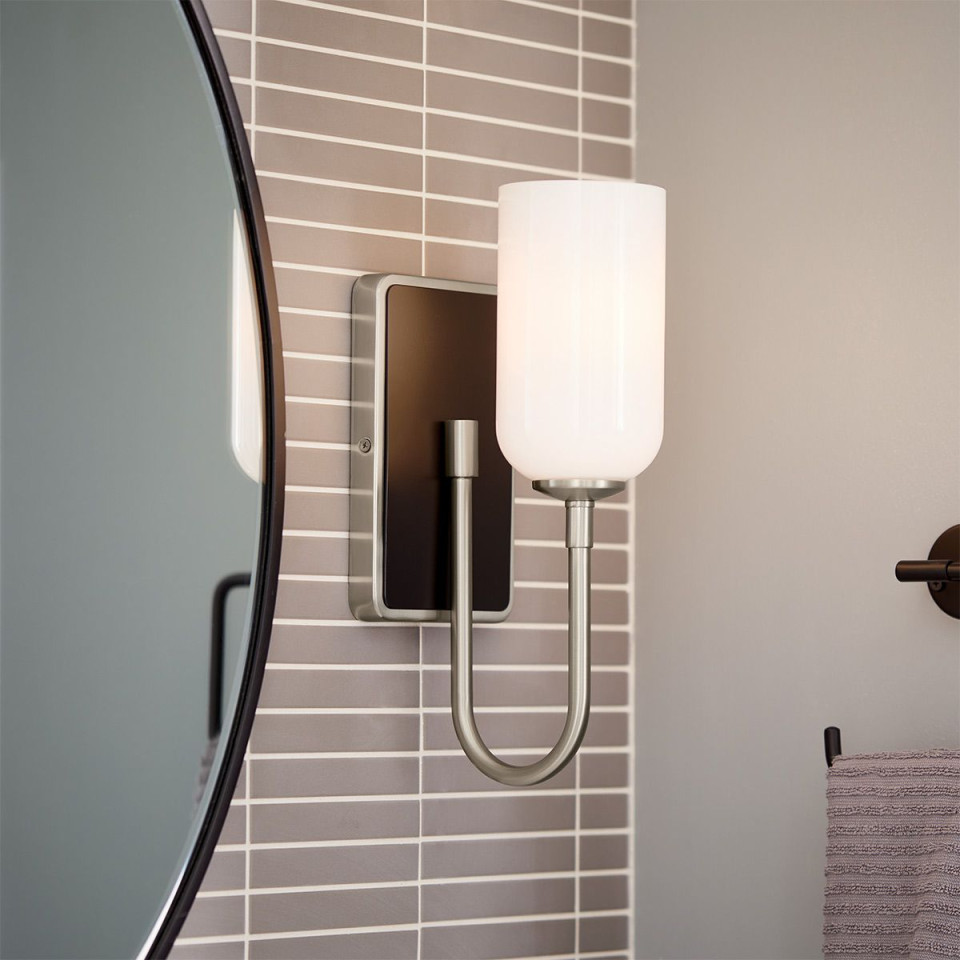 Solia 1-ljus vägglampa för badrum borstad nickel/svart 33,8 cm IP44 Kichler Solia 1-ljus vägglampa för badrum borstad nickel/svart 33,8 cm IP44