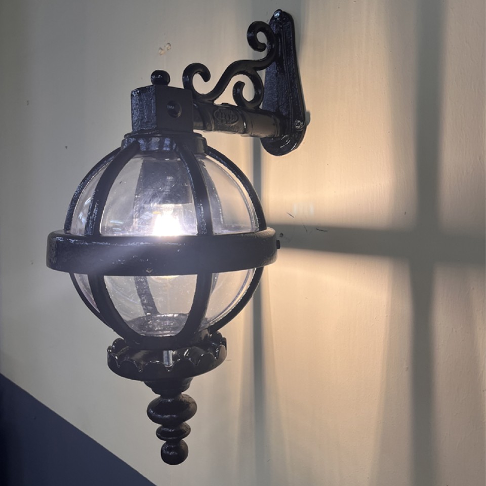 Victorian downturned globe outdoor wall light cast iron/galvanised steel 58 cm IP44