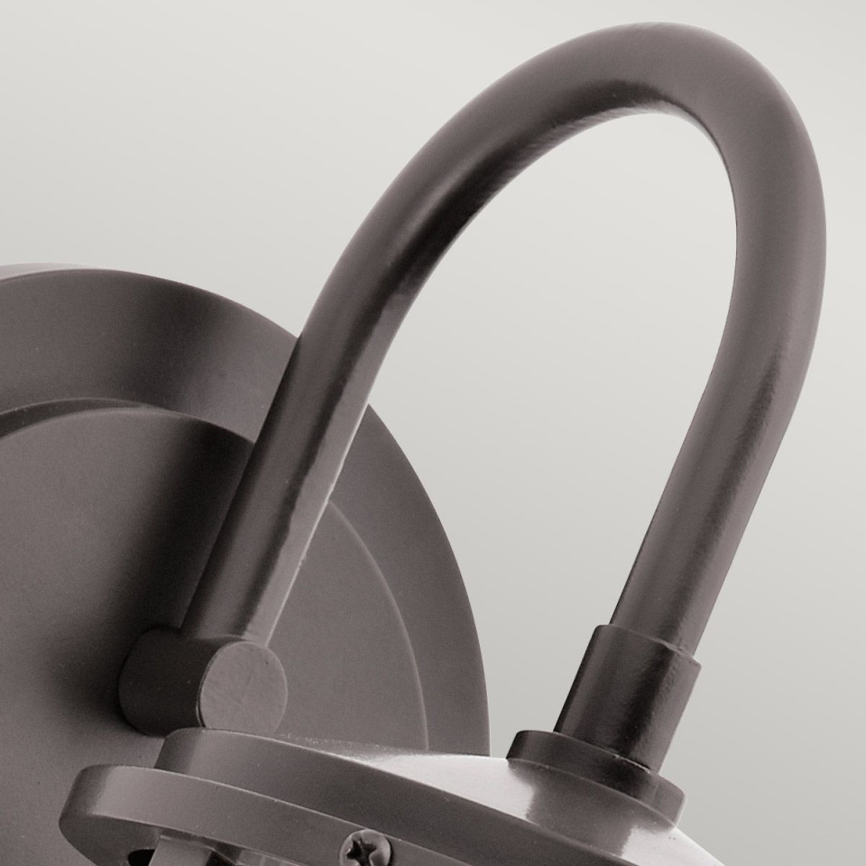 Lyndon 1-lt medium utomhusvägglampa arkitektonisk brons/klar 38,1 cm IP44 Kichler Lyndon 1-lt medium utomhusvägglampa arkitektonisk brons/klar 38,1 cm IP44