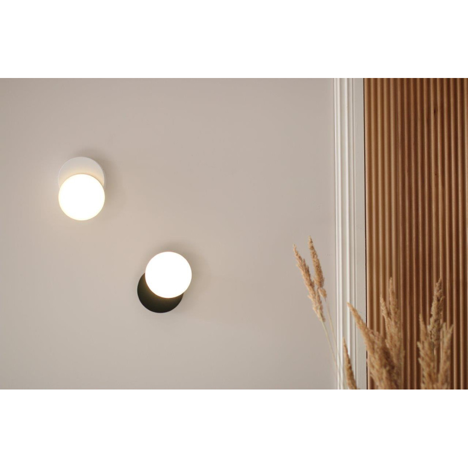 Dot 01 vägglampa vit/svart 15,5cm