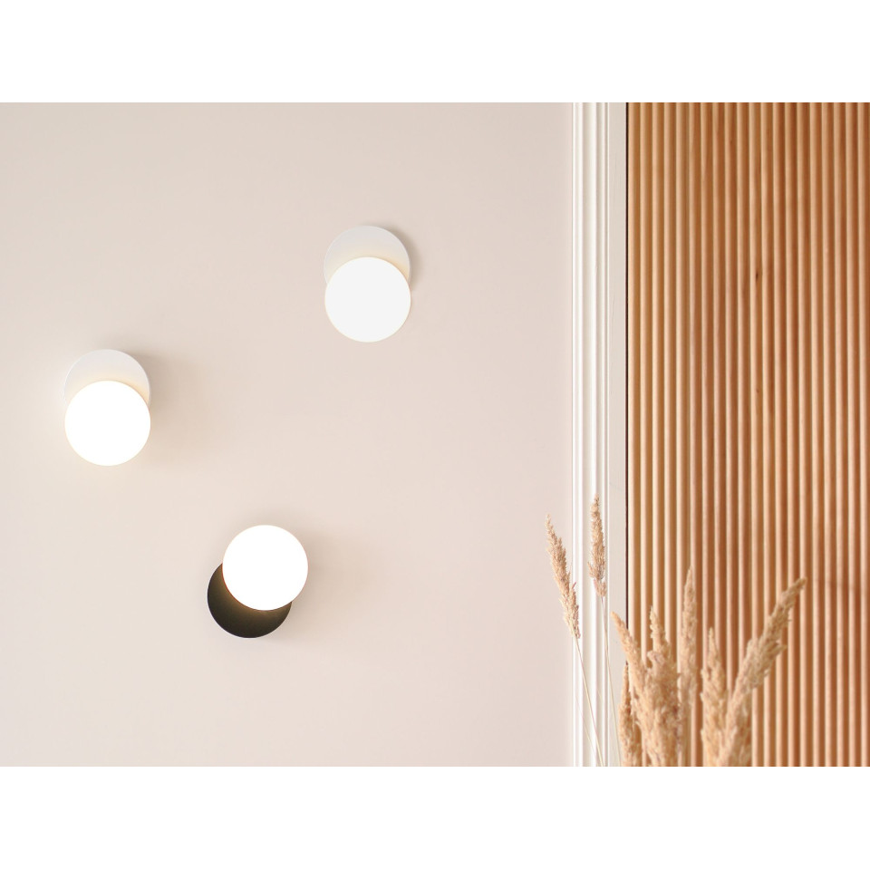 Dot 01 vägglampa vit/svart 15,5cm