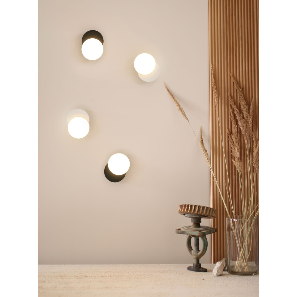 Dot 01 vägglampa vit/svart 15,5cm