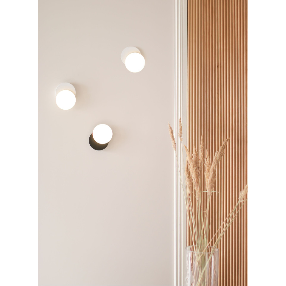Dot 01 vägglampa vit/svart 15,5cm