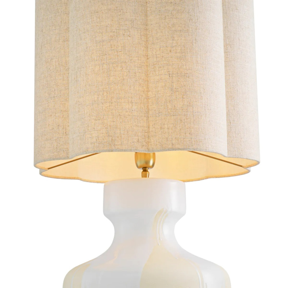 Lorena bordslampa vit/vintage mässing 86 cm Eichholtz Lorena bordslampa vit/vintage mässing 86 cm