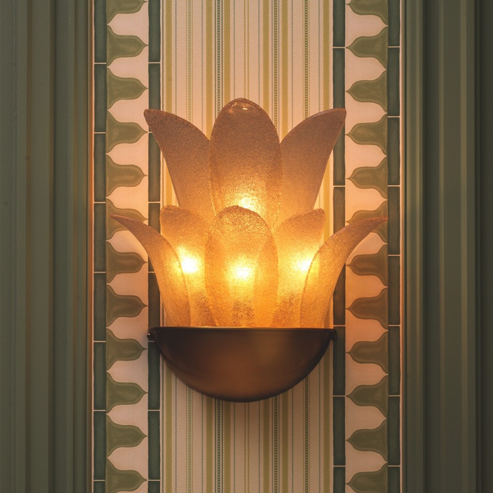 Melrose vägglampa antikmässing-/ljusrök glas 40 cm