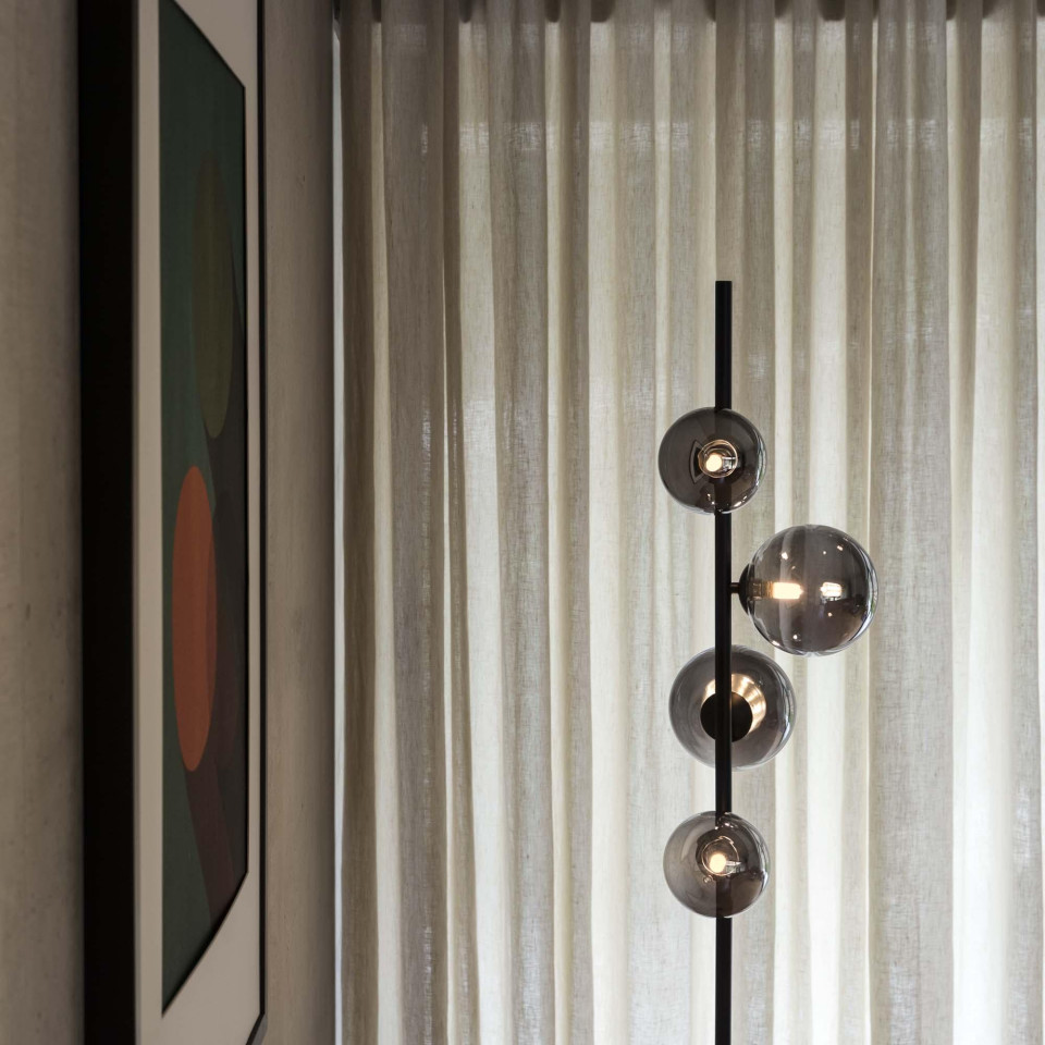 Perlage PT4 golvlampa matt svart/rökgrå 164 cm