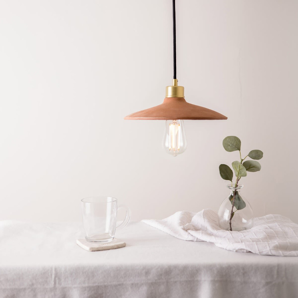 Pyrus taklampa keramik röd järn 28cm