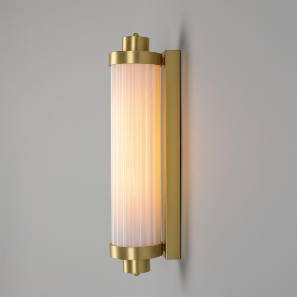 Louise badrumsvägglampa mässing/opalglas 47 cm IP44