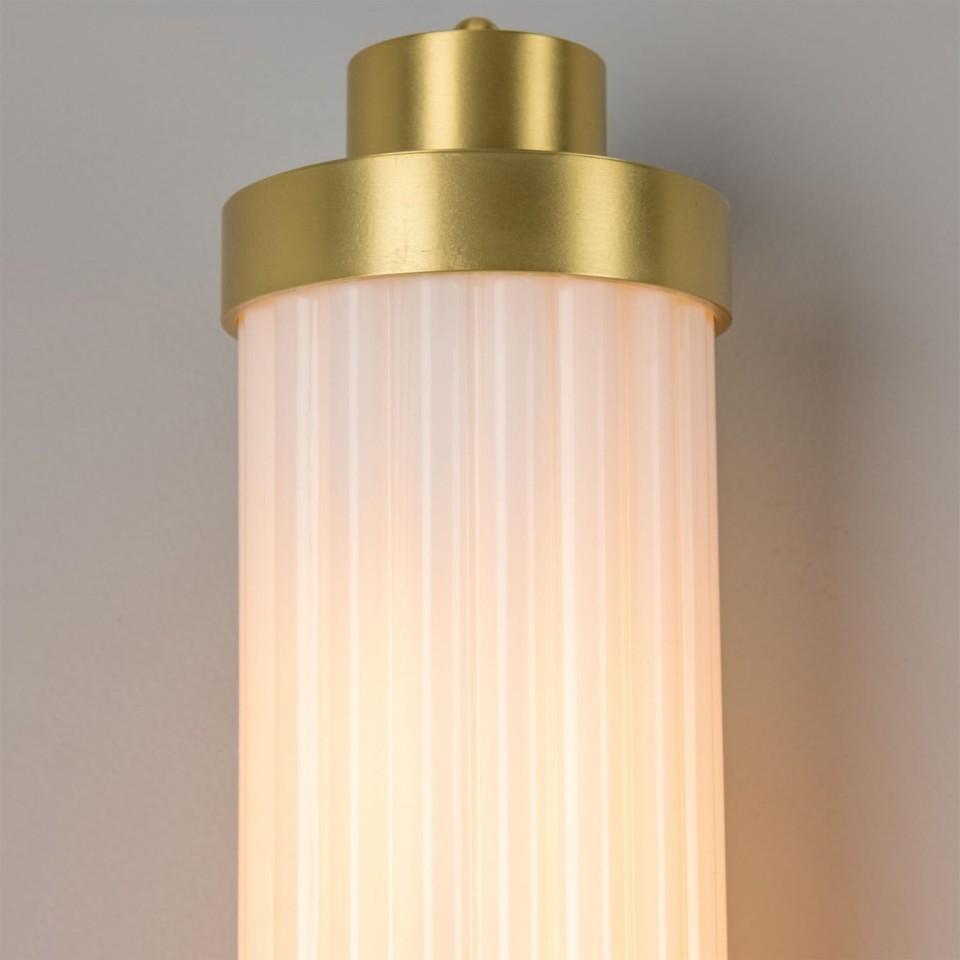 Louise badrumsvägglampa mässing/opalglas 47 cm IP44