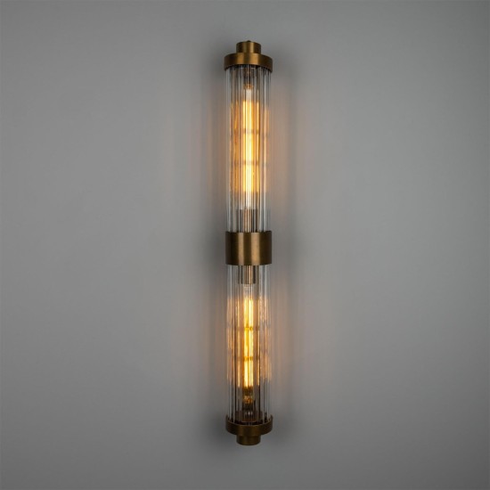 Louise dubbel badrumsvägglampa i mässing/klart glas 88 cm IP44 Louise dubbel badrumsvägglampa i mässing/klart glas 88 cm IP44