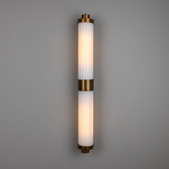 Louise dubbel badrumsvägglampa mässing/opalglas 88 cm IP44 Louise dubbel badrumsvägglampa mässing/opalglas 88 cm IP44