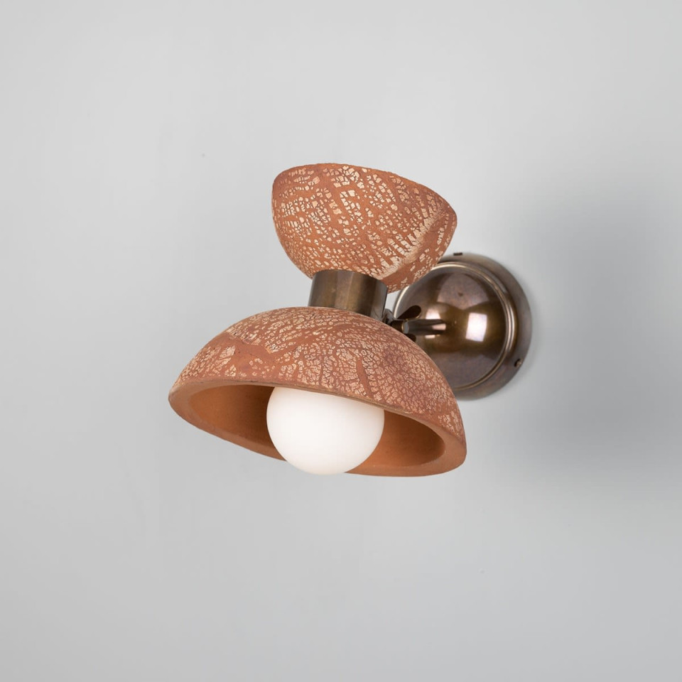 Nakaii vägglampa röd järn keramik/mässing 24 cm Mullan Lighting Nakaii vägglampa röd järn keramik/mässing 24 cm
