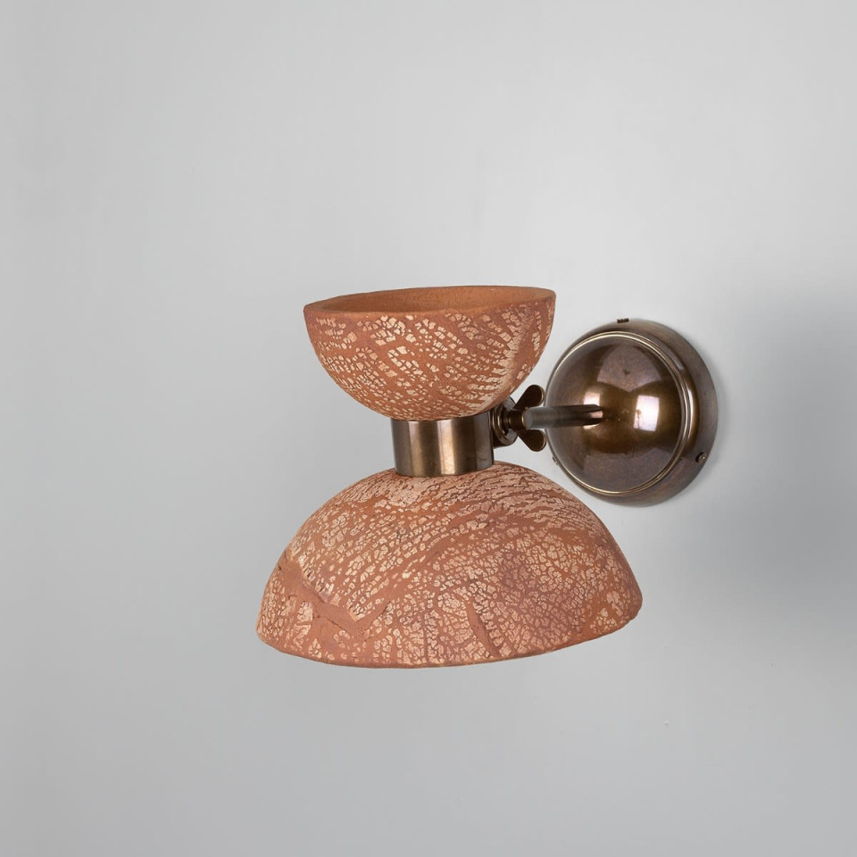 Nakaii vägglampa röd järn keramik/mässing 24 cm Mullan Lighting Nakaii vägglampa röd järn keramik/mässing 24 cm