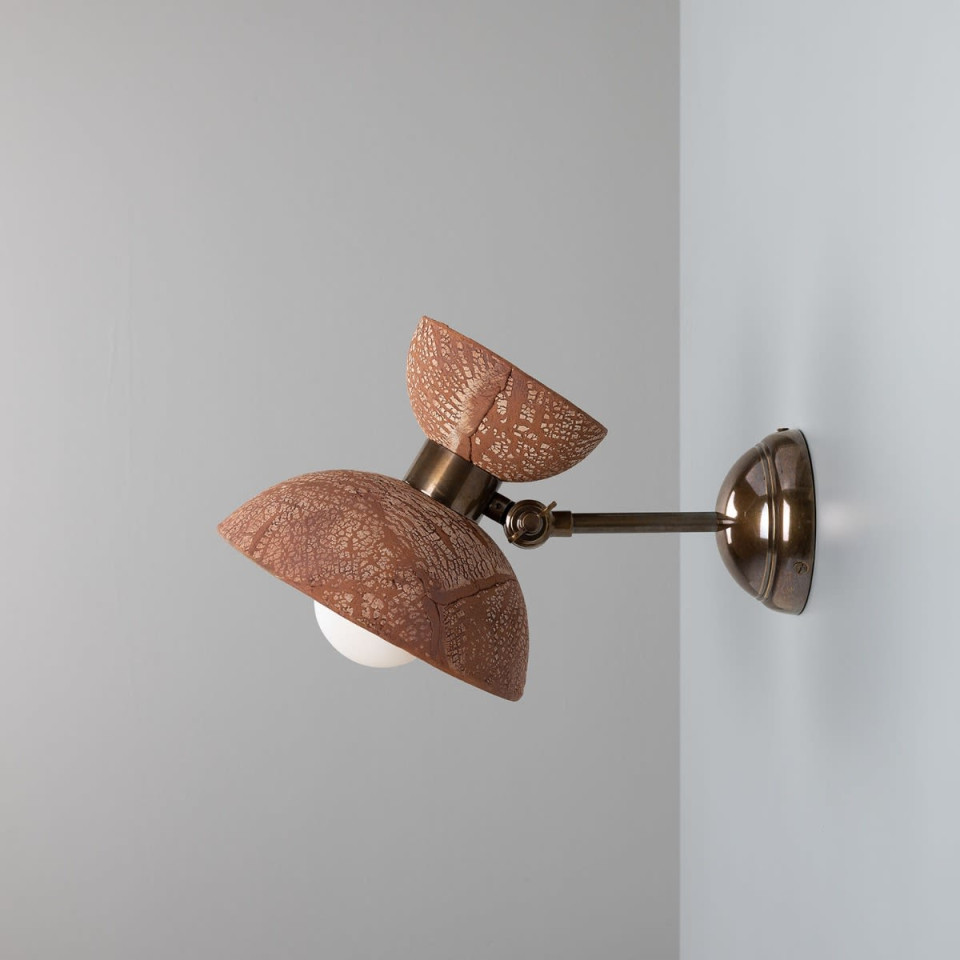 Nakaii vägglampa röd järn keramik/mässing 24 cm Mullan Lighting Nakaii vägglampa röd järn keramik/mässing 24 cm
