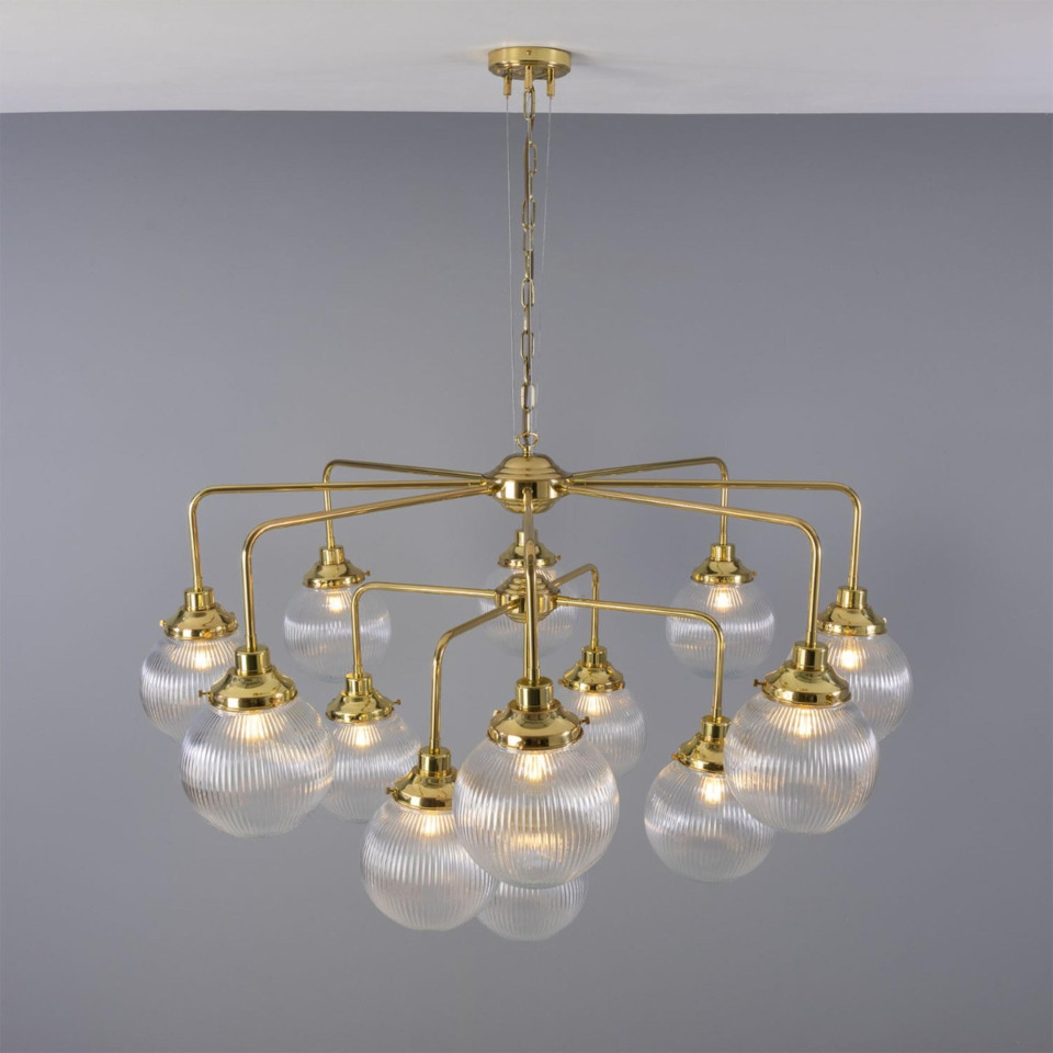 Genua 13-ljus ljuskrona mässing/prismatiskt glas 124 cm Mullan Lighting Genua 13-ljus ljuskrona mässing/prismatiskt glas 124 cm