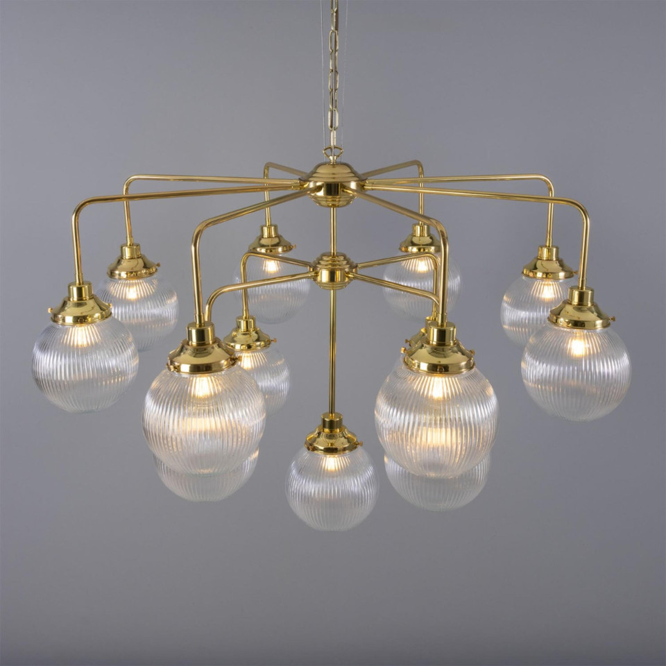 Genua 13-ljus ljuskrona mässing/prismatiskt glas 124 cm Mullan Lighting Genua 13-ljus ljuskrona mässing/prismatiskt glas 124 cm