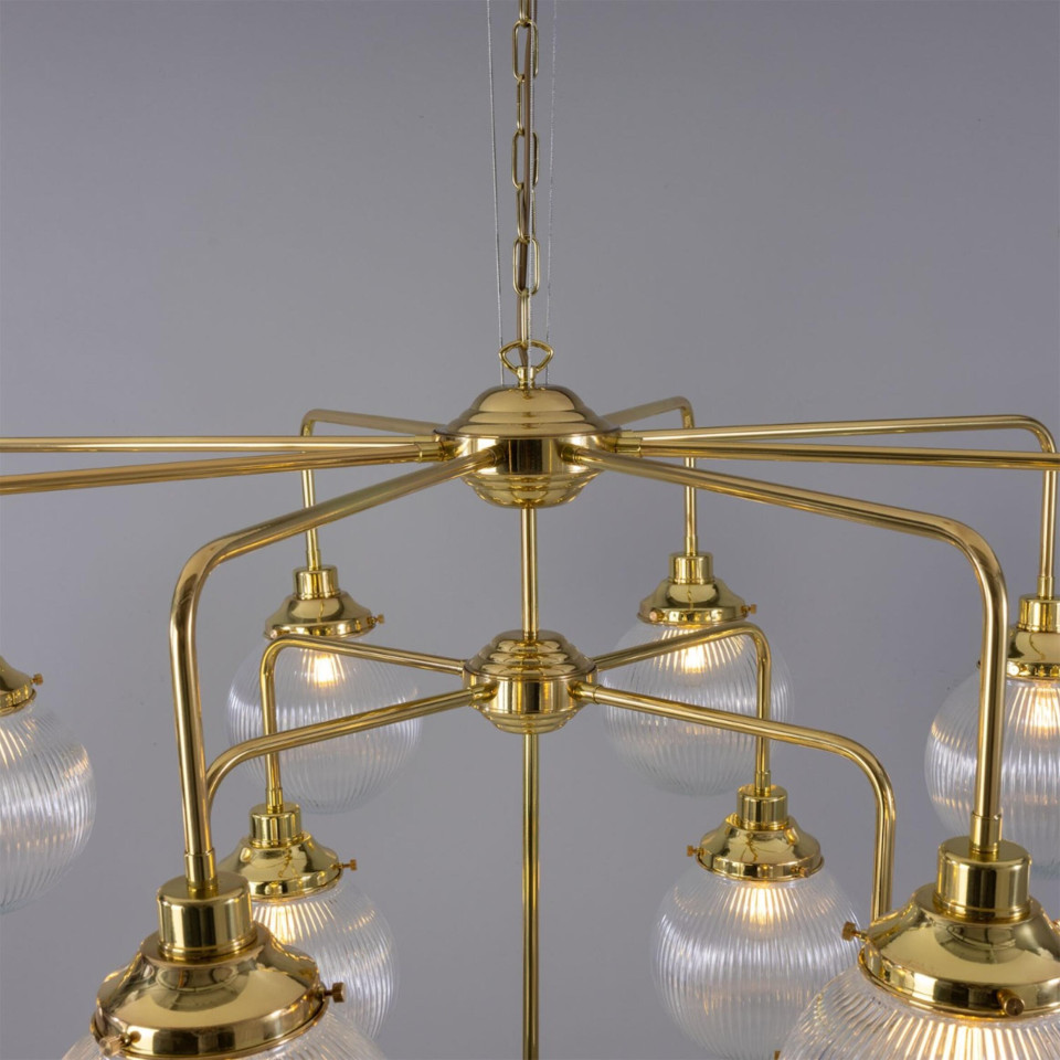 Genua 13-ljus ljuskrona mässing/prismatiskt glas 124 cm Mullan Lighting Genua 13-ljus ljuskrona mässing/prismatiskt glas 124 cm