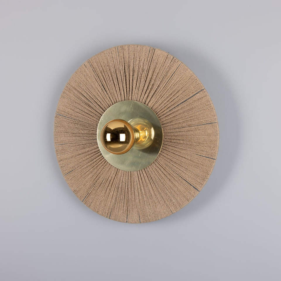Syracuse vägglampa mässing/raffia 54 cm Mullan Lighting Syracuse vägglampa mässing/raffia 54 cm