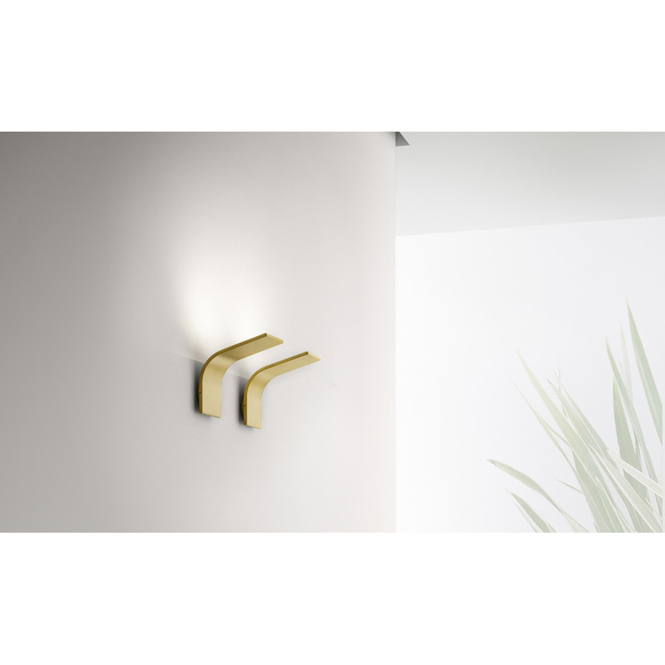 App hotell vägglampa vit/matt mässing/titan 20cm